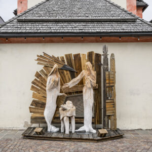 <span class="notranslate" translate="no">Holy Family</span>