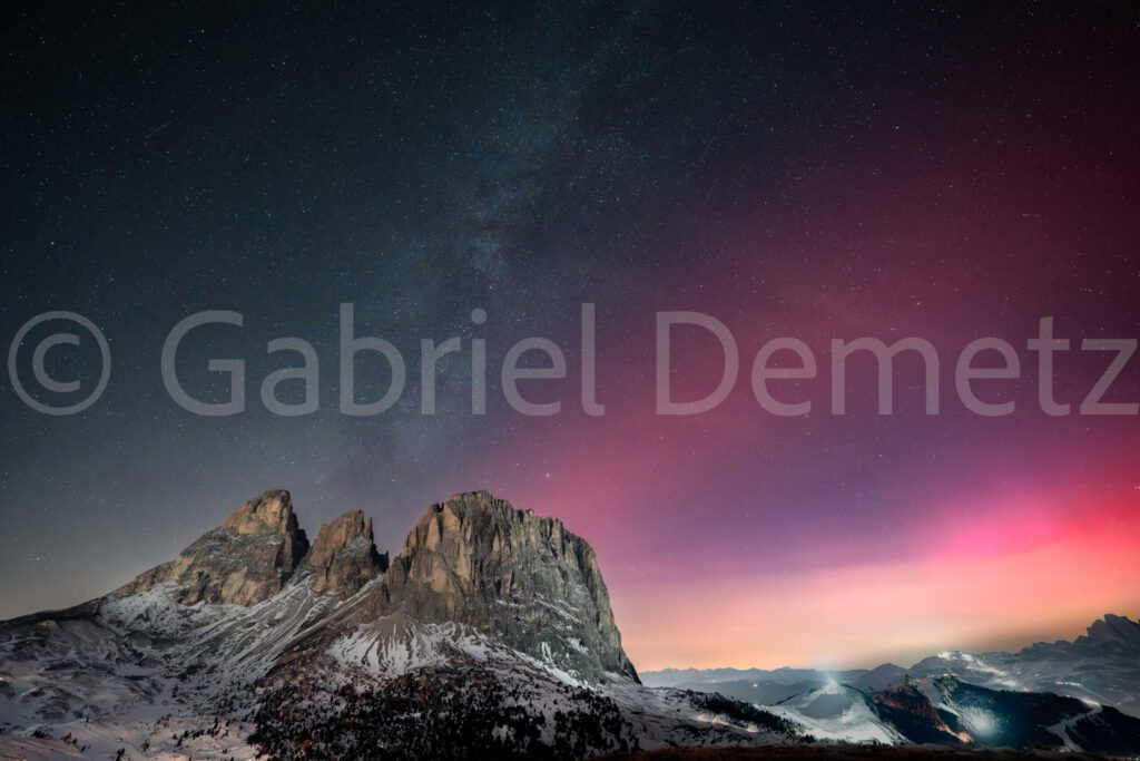 Winterliche Polarlichter verzaubern den Langkofel
